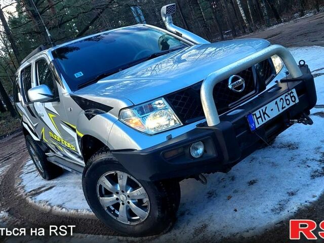 Ниссан Патфайндер, объемом двигателя 2.5 л и пробегом 333 тыс. км за 9000 $, фото 1 на Automoto.ua