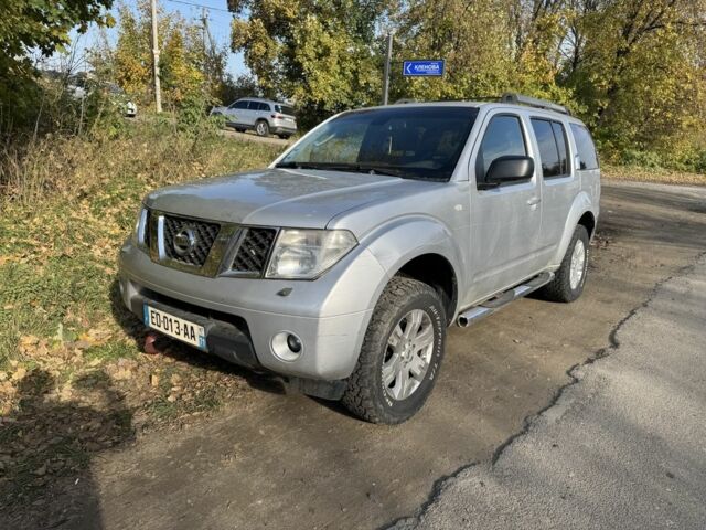 Ниссан Патфайндер 2007 в Ровно на Automoto.ua Серый Ниссан Патфайндер, объемом двигателя 2.5 л и пробегом 250 тыс. км за 2650 $, фото 1 на Automoto.ua