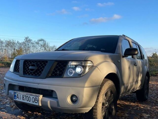 Серый Ниссан Патфайндер, объемом двигателя 2.5 л и пробегом 309 тыс. км за 6999 $, фото 1 на Automoto.ua