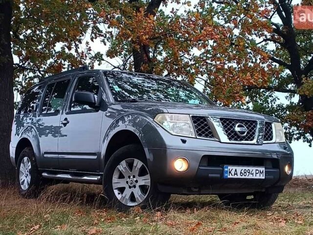 Сірий Ніссан Патфайндер, об'ємом двигуна 2.5 л та пробігом 361 тис. км за 5999 $, фото 1 на Automoto.ua