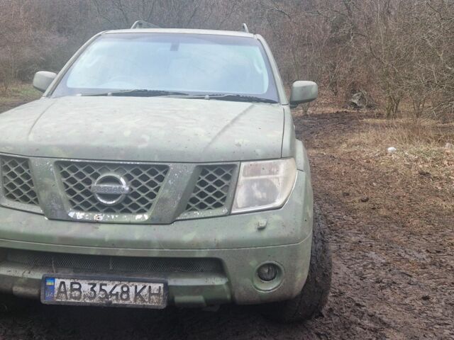 Сірий Ніссан Патфайндер, об'ємом двигуна 2.5 л та пробігом 285 тис. км за 4700 $, фото 1 на Automoto.ua