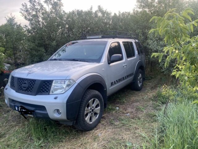Серый Ниссан Патфайндер, объемом двигателя 0 л и пробегом 280 тыс. км за 4000 $, фото 1 на Automoto.ua