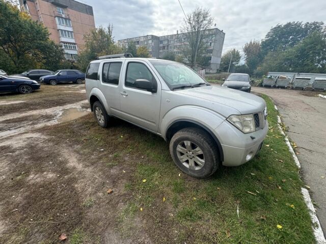 Сірий Ніссан Патфайндер, об'ємом двигуна 0 л та пробігом 270 тис. км за 4800 $, фото 1 на Automoto.ua