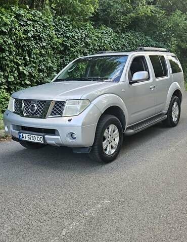 Сірий Ніссан Патфайндер, об'ємом двигуна 2.5 л та пробігом 192 тис. км за 9800 $, фото 1 на Automoto.ua
