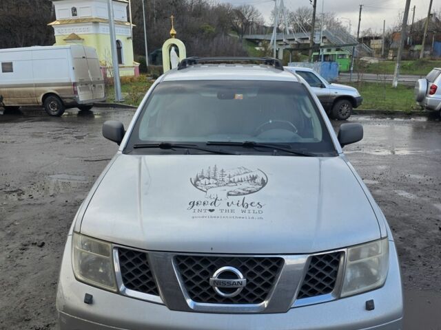 Серый Ниссан Патфайндер, объемом двигателя 2.5 л и пробегом 300 тыс. км за 6388 $, фото 1 на Automoto.ua