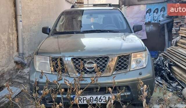Сірий Ніссан Патфайндер, об'ємом двигуна 0 л та пробігом 260 тис. км за 4800 $, фото 1 на Automoto.ua