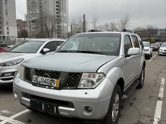 Сірий Ніссан Патфайндер, об'ємом двигуна 2.3 л та пробігом 368 тис. км за 4722 $, фото 1 на Automoto.ua