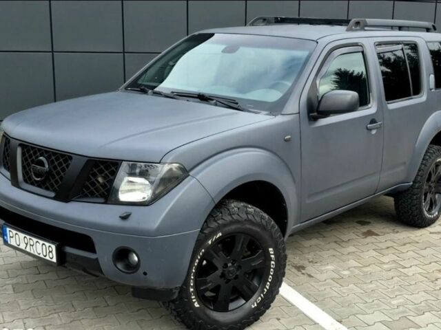 Сірий Ніссан Патфайндер, об'ємом двигуна 2.5 л та пробігом 225 тис. км за 4200 $, фото 1 на Automoto.ua