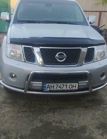 Серый Ниссан Патфайндер, объемом двигателя 2.5 л и пробегом 137 тыс. км за 17500 $, фото 1 на Automoto.ua