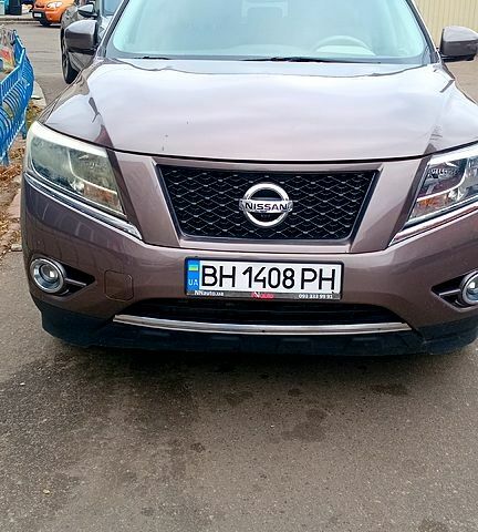 Серый Ниссан Патфайндер, объемом двигателя 3.5 л и пробегом 358 тыс. км за 9100 $, фото 1 на Automoto.ua