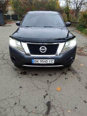 Серый Ниссан Патфайндер, объемом двигателя 3.5 л и пробегом 205 тыс. км за 11800 $, фото 1 на Automoto.ua