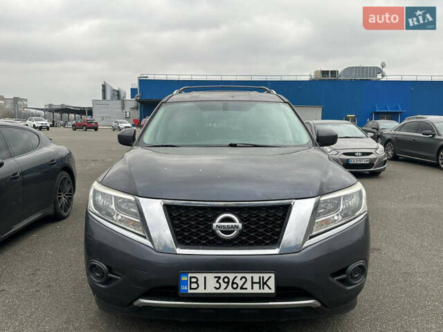 Серый Ниссан Патфайндер, объемом двигателя 2.49 л и пробегом 231 тыс. км за 12900 $, фото 1 на Automoto.ua