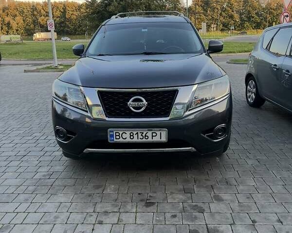 Серый Ниссан Патфайндер, объемом двигателя 3.5 л и пробегом 240 тыс. км за 10000 $, фото 1 на Automoto.ua