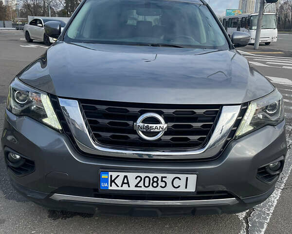 Серый Ниссан Патфайндер, объемом двигателя 3.5 л и пробегом 161 тыс. км за 14990 $, фото 1 на Automoto.ua
