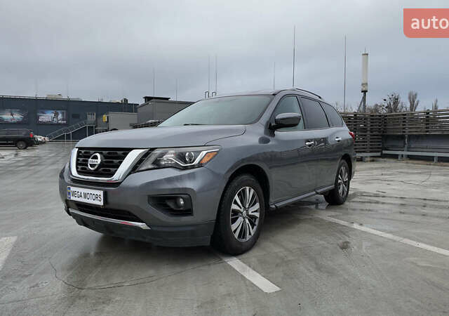 Серый Ниссан Патфайндер, объемом двигателя 3.5 л и пробегом 138 тыс. км за 14990 $, фото 1 на Automoto.ua