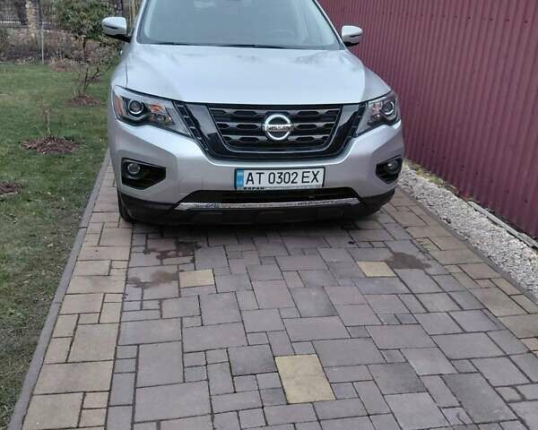 Сірий Ніссан Патфайндер, об'ємом двигуна 3.5 л та пробігом 33 тис. км за 22500 $, фото 1 на Automoto.ua