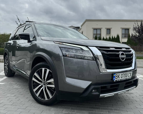 Ніссан Патфайндер 2022 у Рівному на Automoto.ua Сірий Ніссан Патфайндер, об'ємом двигуна 3.5 л та пробігом 53 тис. км за 37500 $, фото 1 на Automoto.ua
