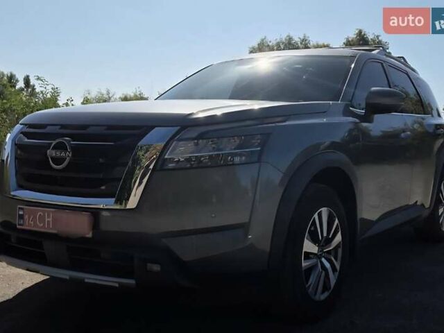 Серый Ниссан Патфайндер, объемом двигателя 3.5 л и пробегом 50 тыс. км за 37500 $, фото 1 на Automoto.ua