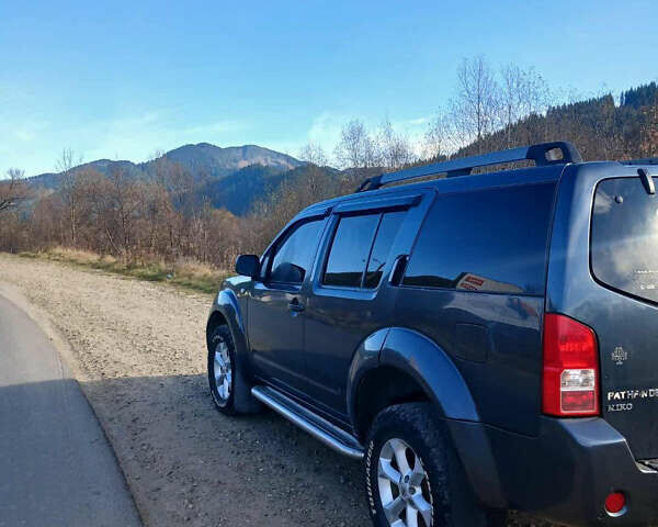 Синий Ниссан Патфайндер, объемом двигателя 2.5 л и пробегом 290 тыс. км за 9500 $, фото 1 на Automoto.ua