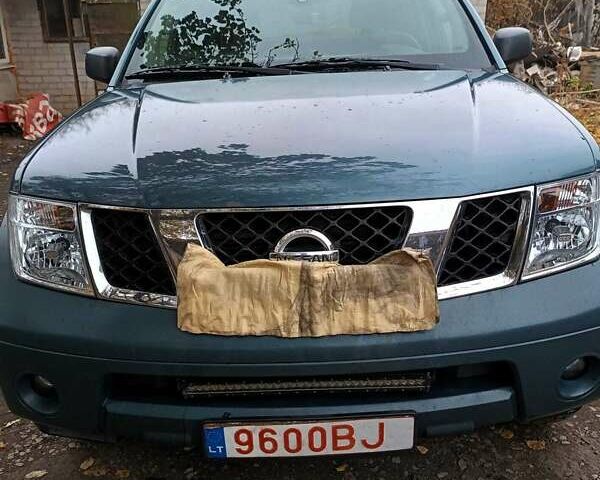 Синий Ниссан Патфайндер, объемом двигателя 2.5 л и пробегом 440 тыс. км за 6000 $, фото 1 на Automoto.ua