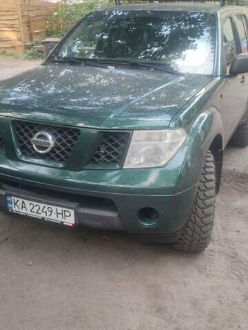 Зеленый Ниссан Патфайндер, объемом двигателя 2.49 л и пробегом 350 тыс. км за 6900 $, фото 1 на Automoto.ua