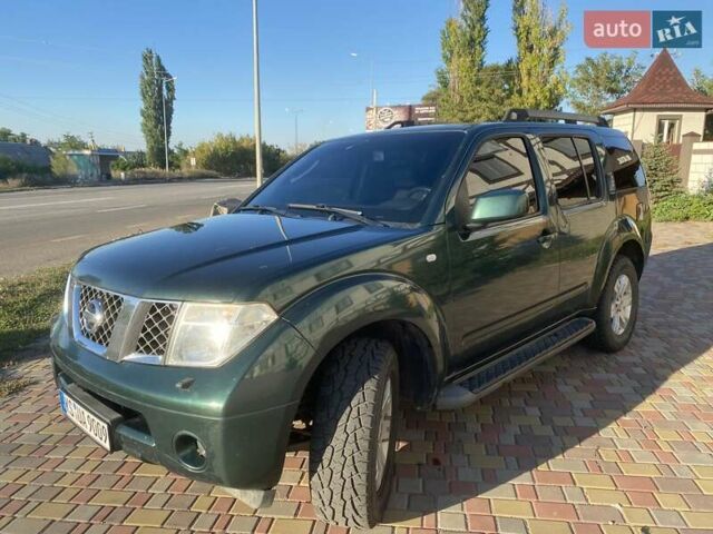 Зелений Ніссан Патфайндер, об'ємом двигуна 2.5 л та пробігом 297 тис. км за 7083 $, фото 1 на Automoto.ua
