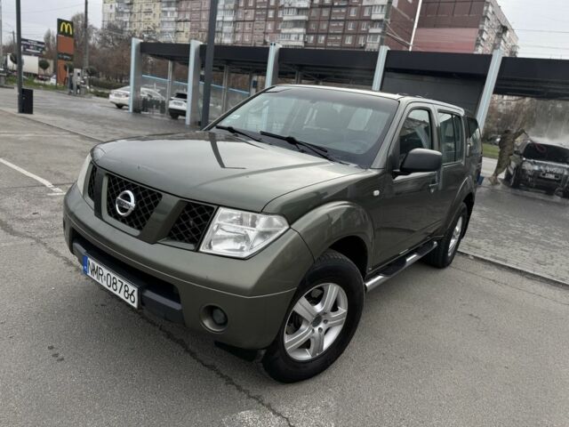 Зелений Ніссан Патфайндер, об'ємом двигуна 2.5 л та пробігом 230 тис. км за 5500 $, фото 1 на Automoto.ua