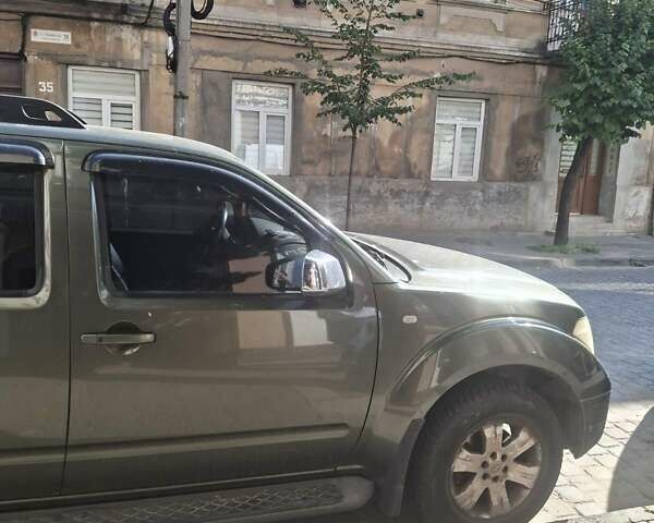 Зелений Ніссан Патфайндер, об'ємом двигуна 2.49 л та пробігом 300 тис. км за 10000 $, фото 1 на Automoto.ua