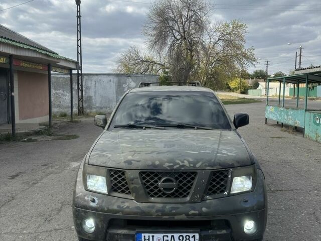 Зеленый Ниссан Патфайндер, объемом двигателя 2.5 л и пробегом 330 тыс. км за 5500 $, фото 1 на Automoto.ua