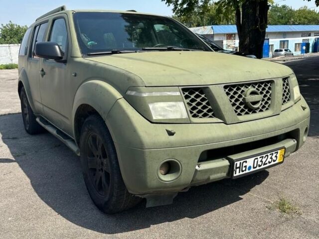 Зеленый Ниссан Патфайндер, объемом двигателя 2.5 л и пробегом 200 тыс. км за 3300 $, фото 1 на Automoto.ua