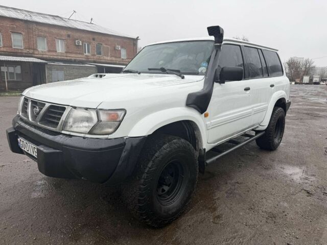 Белый Ниссан Патрол, объемом двигателя 3 л и пробегом 293 тыс. км за 7500 $, фото 1 на Automoto.ua
