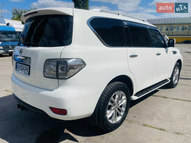 Белый Ниссан Патрол, объемом двигателя 5.6 л и пробегом 278 тыс. км за 17777 $, фото 1 на Automoto.ua