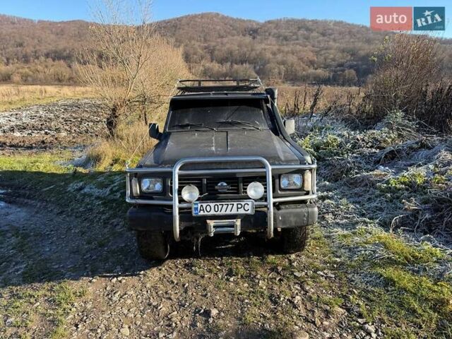 Черный Ниссан Патрол, объемом двигателя 2.8 л и пробегом 300 тыс. км за 5250 $, фото 1 на Automoto.ua