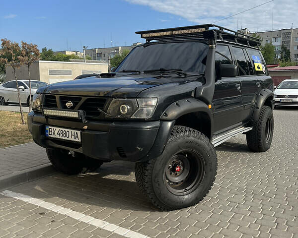 Чорний Ніссан Патрол, об'ємом двигуна 3 л та пробігом 240 тис. км за 13200 $, фото 1 на Automoto.ua