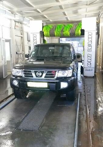 Чорний Ніссан Патрол, об'ємом двигуна 3 л та пробігом 220 тис. км за 21000 $, фото 1 на Automoto.ua