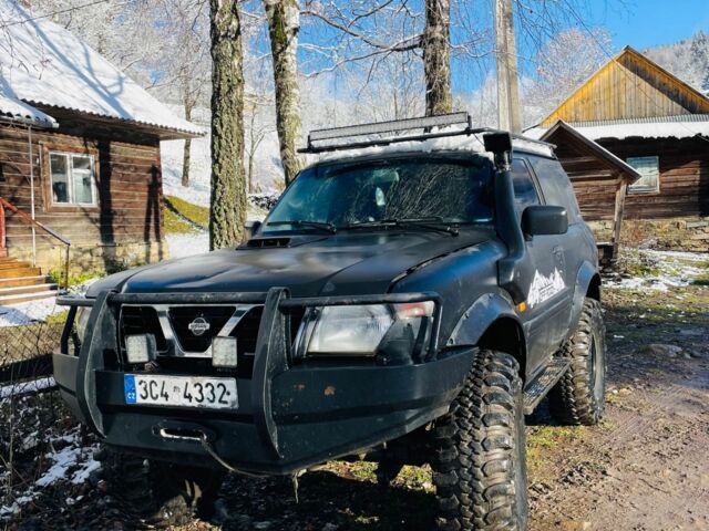 Черный Ниссан Патрол, объемом двигателя 3 л и пробегом 300 тыс. км за 6100 $, фото 1 на Automoto.ua