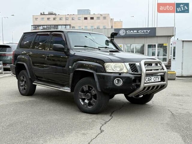Черный Ниссан Патрол, объемом двигателя 3 л и пробегом 359 тыс. км за 18999 $, фото 1 на Automoto.ua