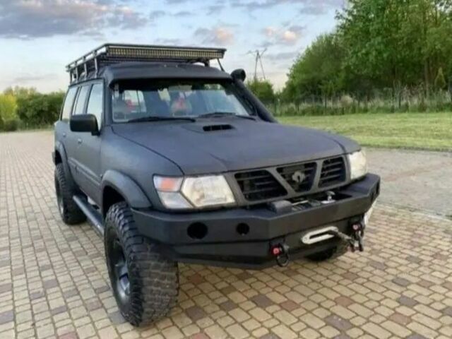 Черный Ниссан Патрол, объемом двигателя 3 л и пробегом 210 тыс. км за 2800 $, фото 1 на Automoto.ua