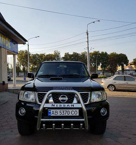 Чорний Ніссан Патрол, об'ємом двигуна 3 л та пробігом 225 тис. км за 16000 $, фото 1 на Automoto.ua