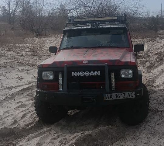 Красный Ниссан Патрол, объемом двигателя 3 л и пробегом 223 тыс. км за 4500 $, фото 1 на Automoto.ua
