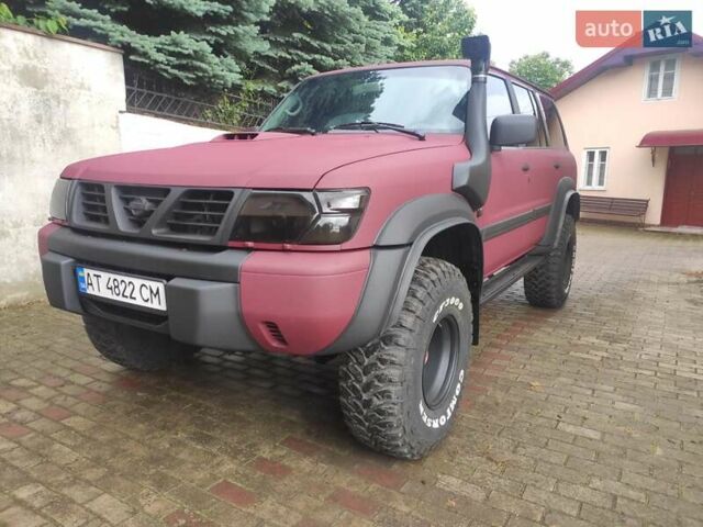 Красный Ниссан Патрол, объемом двигателя 3 л и пробегом 250 тыс. км за 32000 $, фото 1 на Automoto.ua