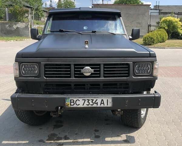 Серый Ниссан Патрол, объемом двигателя 2.8 л и пробегом 300 тыс. км за 12500 $, фото 1 на Automoto.ua