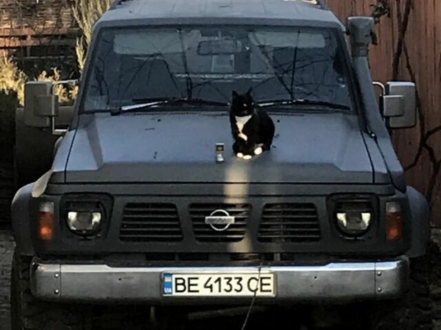 Сірий Ніссан Патрол, об'ємом двигуна 4.2 л та пробігом 280 тис. км за 12000 $, фото 1 на Automoto.ua