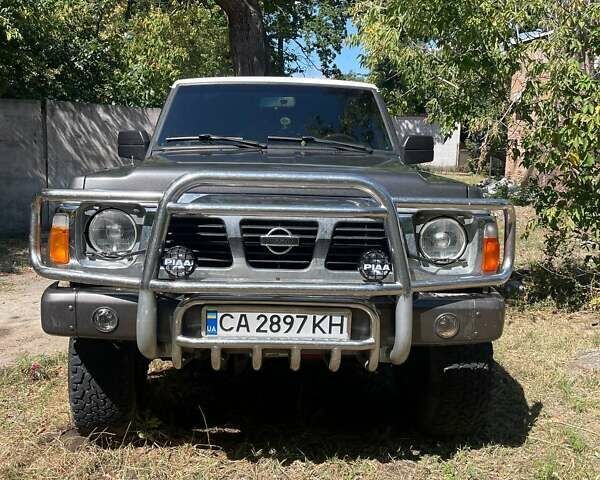 Серый Ниссан Патрол, объемом двигателя 2.8 л и пробегом 221 тыс. км за 14000 $, фото 1 на Automoto.ua