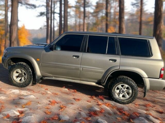 Серый Ниссан Патрол, объемом двигателя 3 л и пробегом 170 тыс. км за 8999 $, фото 1 на Automoto.ua