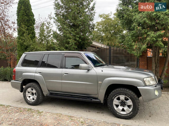 Сірий Ніссан Патрол, об'ємом двигуна 3 л та пробігом 250 тис. км за 19500 $, фото 1 на Automoto.ua