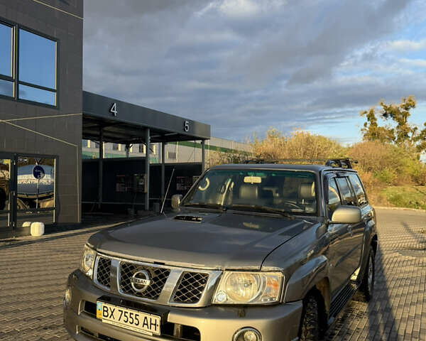 Серый Ниссан Патрол, объемом двигателя 2.95 л и пробегом 369 тыс. км за 19000 $, фото 1 на Automoto.ua