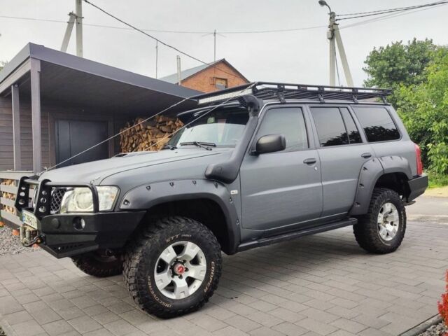 Серый Ниссан Патрол, объемом двигателя 3 л и пробегом 140 тыс. км за 19500 $, фото 1 на Automoto.ua