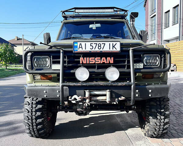 Зеленый Ниссан Патрол, объемом двигателя 3.2 л и пробегом 283 тыс. км за 12000 $, фото 1 на Automoto.ua