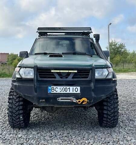 Зелений Ніссан Патрол, об'ємом двигуна 4.5 л та пробігом 150 тис. км за 19700 $, фото 1 на Automoto.ua